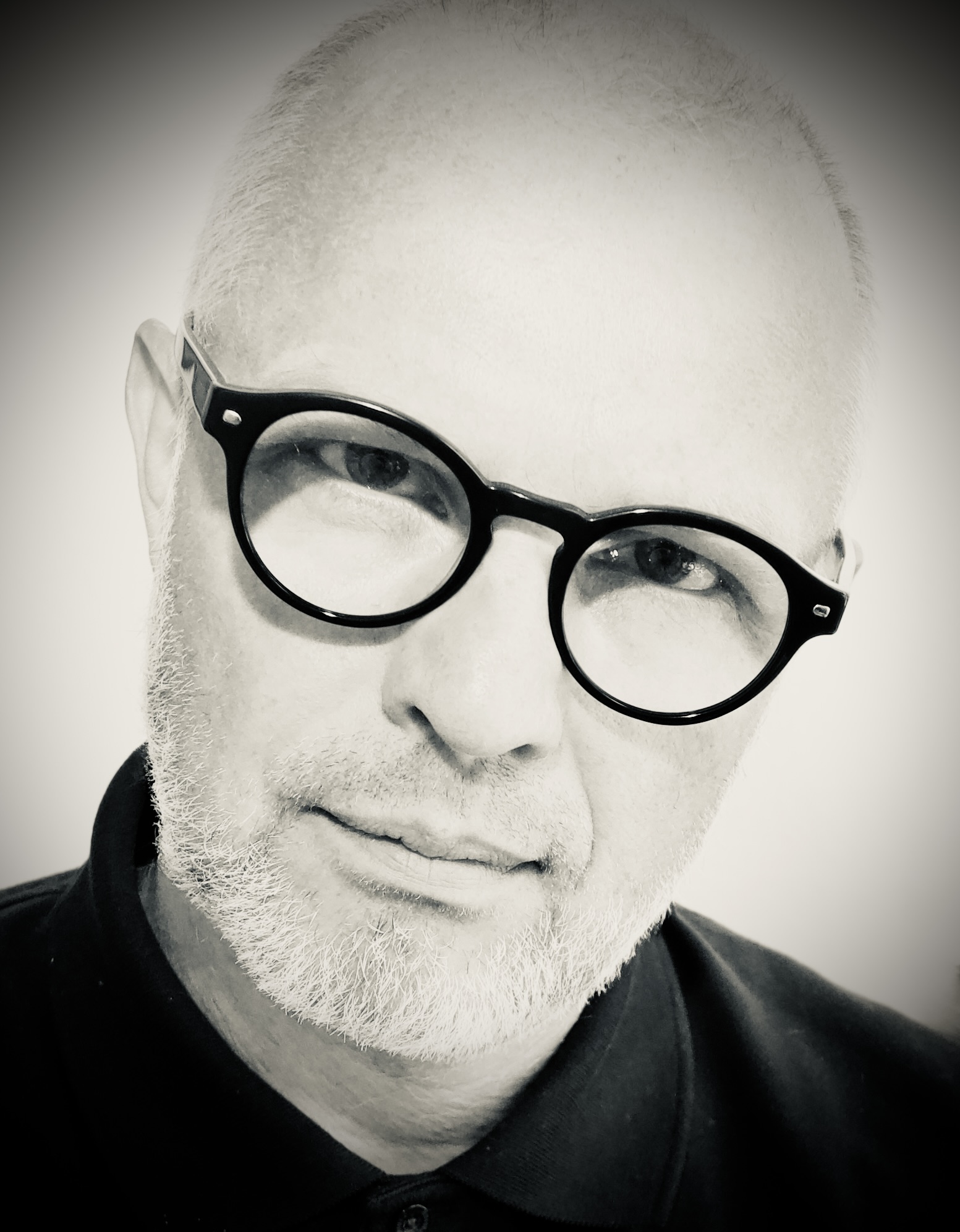 Andrey Stepanenko, Founder und Creator von NARRIEL